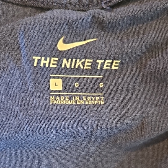 Nike Men's Navy Short Sleeve T-Shirt with Red USA Logo - Picture 6 of 6